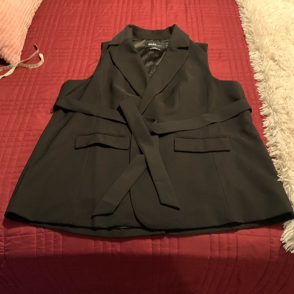 TORRID Size 0 Black Sleeveless Blazer Vest EXCELLENT